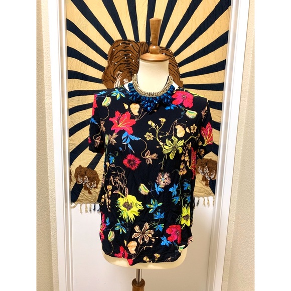 🌈 Stylish flower art top - Picture 2 of 8